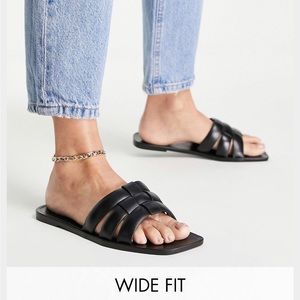 NWOT ASOS DESIGN Wide Fit Black Woven Nelly Flat Sandal Size 9W